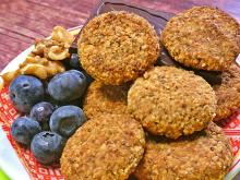 Chocolate, berries, chickpea-infused cookies... a dessert for old age.